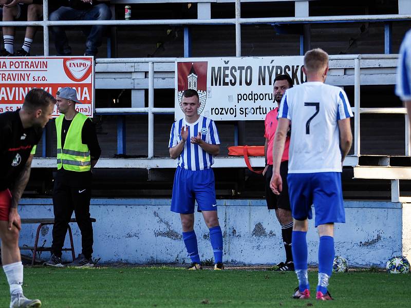 FK Okula Nýrsko (modří) vs. Černice (černí) 4:0.