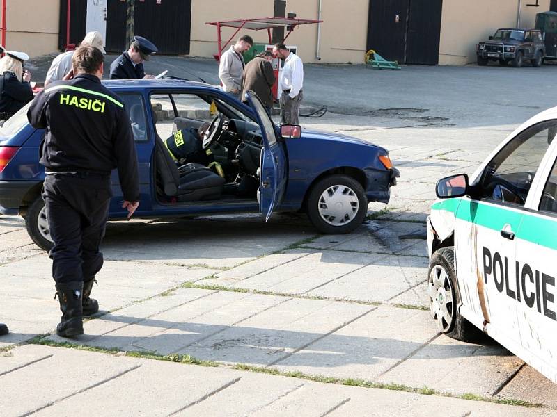 Konec honičky policejního vozu a odcizeného Fordu Fiesta