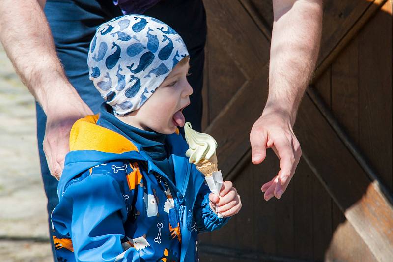 Plzeňany láká sluníčko do parků i na zmrzlinu