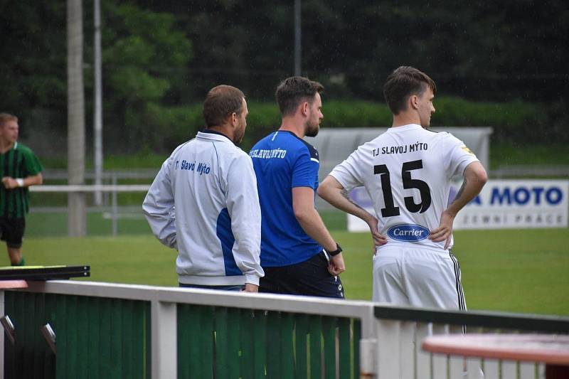 28. kolo I. A třídy: FC Rokycany B (zelení) - Slavoj Mýto B 5:2.