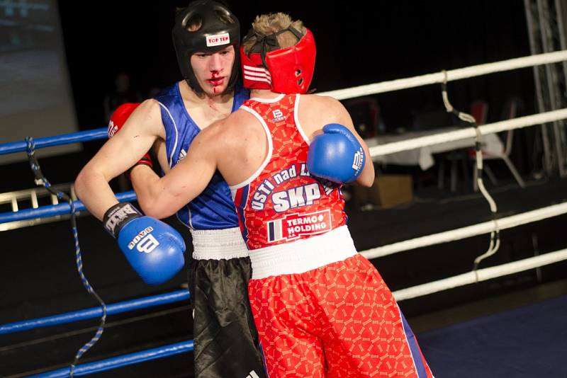 Extraligový duel mezi boxery Chiméra Fighters Plzeň a SKP Sever Ústí nad Labem proběhl v neděli odpoledne v kongresovém sále plzeňského Parkhotelu.