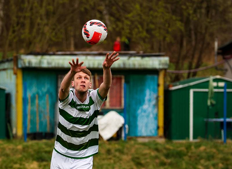 Fotbalisté plzeňské Košutky (na archivním snímku hráči v modrobílých dresech) doma překvapivě podlehli Smíchovu 1:2.