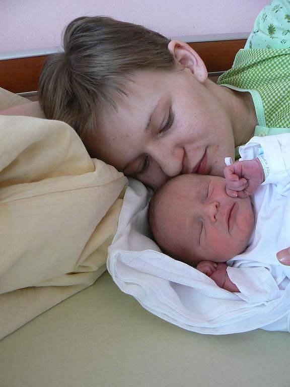 Jiřík (2,61 kg, 47 cm) se narodil 24. března v 9.29 hod. ve fakultní nemocnici. Chlapeček je prvorozený syn Renaty Dolejšové a Jiřího Halamky z Plzně