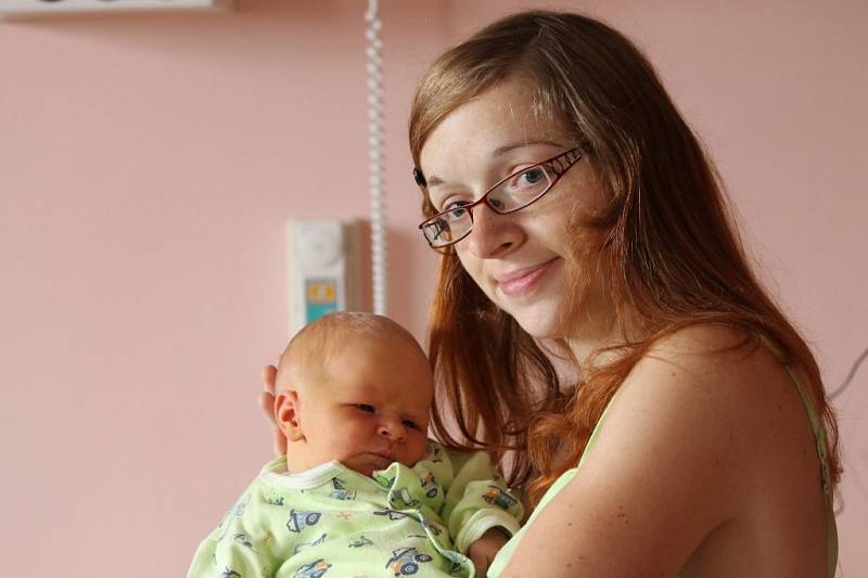Rodiče Šárka a Tomáš Kofroňovi z Plzně mají velikou radost se svého prvorozeného syna Jakuba, který se narodil 10. listopadu v 9:52 ve Fakultní nemocnici v Plzni