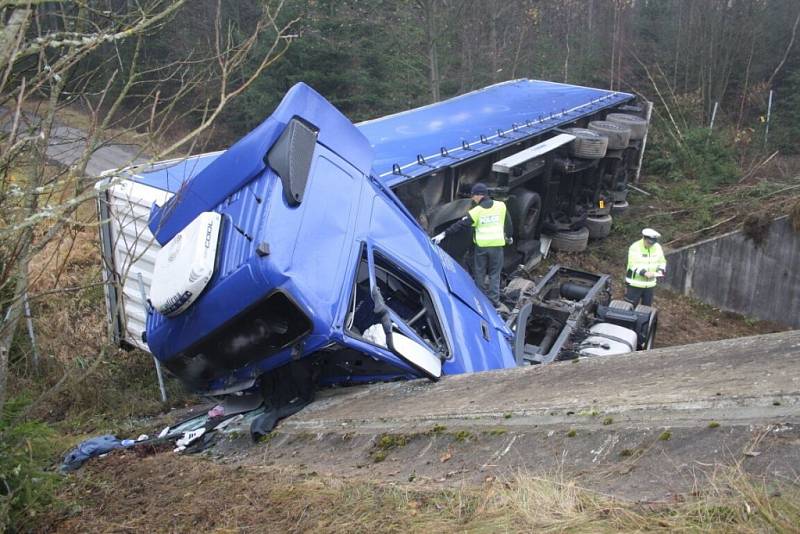 Dva kamionáři zemřeli při nehodě u Svaté Kateřiny na 142. kilometru D5 ve směru na Rozvadov