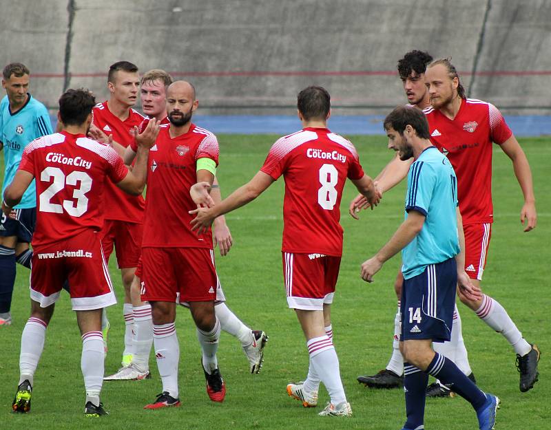 7. kolo FORTUNA divize A: SK Petřín Plzeň (červení) - SK Otava Katovice (modří) 7:0.