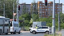 Policie uzavřela po úniku sirovodíku v čističce její okolí i komunikace spojující centrum Plzně s částí Přední Skvrňany.