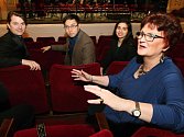 S profesorkou Nancy Hermiston a jejími svěřenci jsme si povídali v Divadle J. K. Tyla.