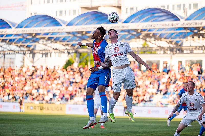 Zamává francouzský fotbalista Jean-David Beauguel plzeňskému publiku v neděli naposledy.