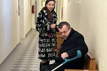 Lékař Michal Pořický s obhájkyní u plzeňského městského soudu.