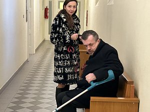 Lékař Michal Pořický s obhájkyní u plzeňského městského soudu.