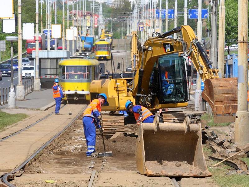 Na trase 1 a 4 jezdí tramvaje od úterý v úseku od rondelu ke křižovatce s Lidickou ulicí po jednokolejce