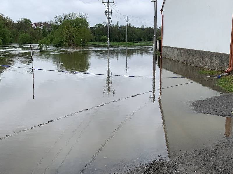 Vylitá řeka Úslava v Koterově.