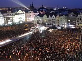 Ceremoniál otevírající kulturní rok zaplnil náměstí Republiky tisíci nadšených Plzeňanů. Zakončení tak okázalé nebude