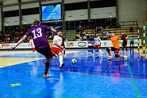 Futsalisté plzeňského Interobalu v úvodním utkání semifinálové série se Svarogem Teplice v pátek doma prohráli 0:2. Odveta se hraje v úterý od 20 hodin na palubovce soupeře.