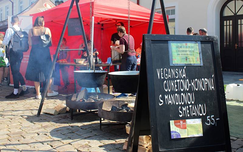 Desítky druhů polévek degustovali návštěvníci v areálu Plzeňského Prazdroje.