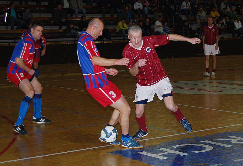 Fotbaloví veteráni FC Viktorie Plzeň se zúčastnili 15. ročníku vánočního turnaje internacionálů Micronix Cup 2009.
