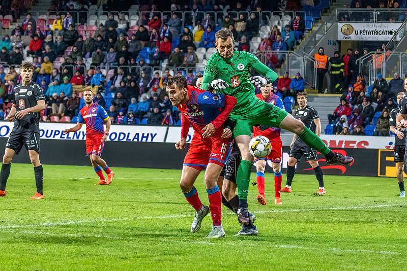 Fotbalisté Viktorie Plzeň podlehli na úvod ligového jara doma nečekaně Hradci Králové 1:2.