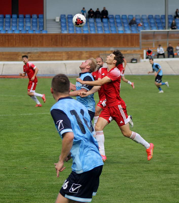 27. kolo FORTUNA divize A: SK Petřín Plzeň (červení) - ČLU Beroun 5:2.