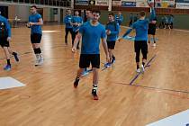 Házenkáři Talent týmu Plzeňského kraje v předzápasové přípravě na palubovce týmu Handball Esch.