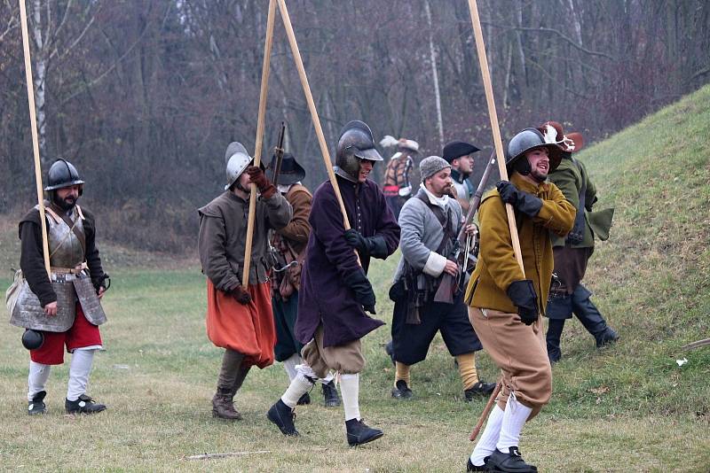 Mušketýři v Plzni - Mansfeld odchází.