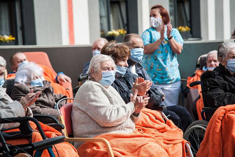 Plzeň, Domov důchodců, Divadlo Alfa, představení