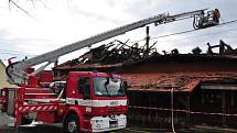 Oblíbenou restauraci Angusfarm v Soběsukách zničil požár.