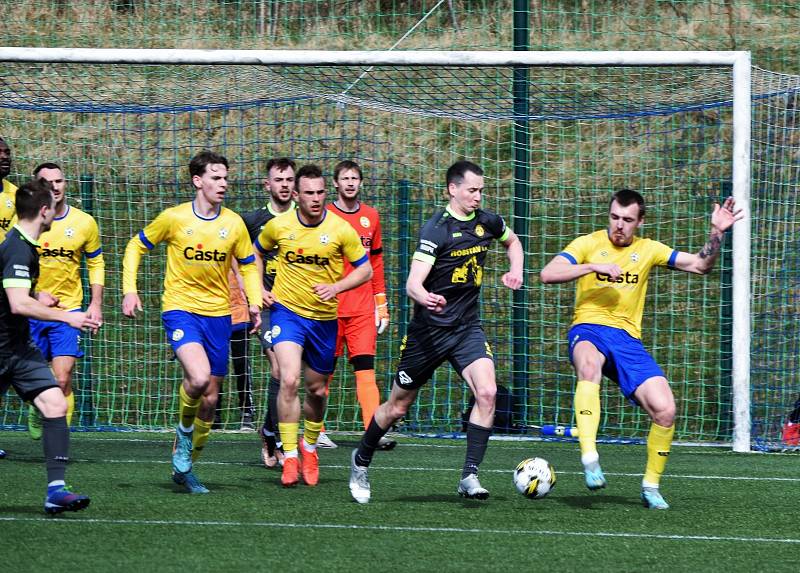 FORTUNA ČFL, skupina A (18. kolo): FC Písek - FK ROBSTAV Přeštice (na snímku fotbalisté v tmavých dresech) 1:1.