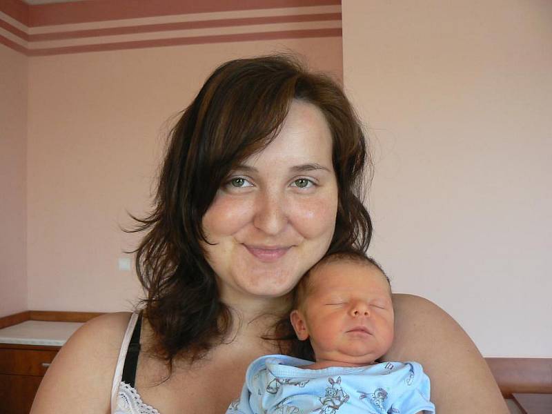 Filípek (3 kg, 50 cm), který přišel na svět 16. 7. ve 4.00 hod. ve FN v Plzni, je prvorozený syn Ivany Paškové a Jiřího Krásla z Horní Břízy