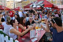 Festival piva Gambrinus se uskutečnil na několika scénách v centru krajské metropole. Zahrádky před stany hospod a restaurací pro stovky příznivců piva Gambrinus využilo velké množství návštěvníků festivalu, který krom piva a jídla nabízel i řadu koncertů