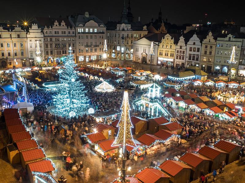 Vánoční strom na náměstí Republiky v Plzni