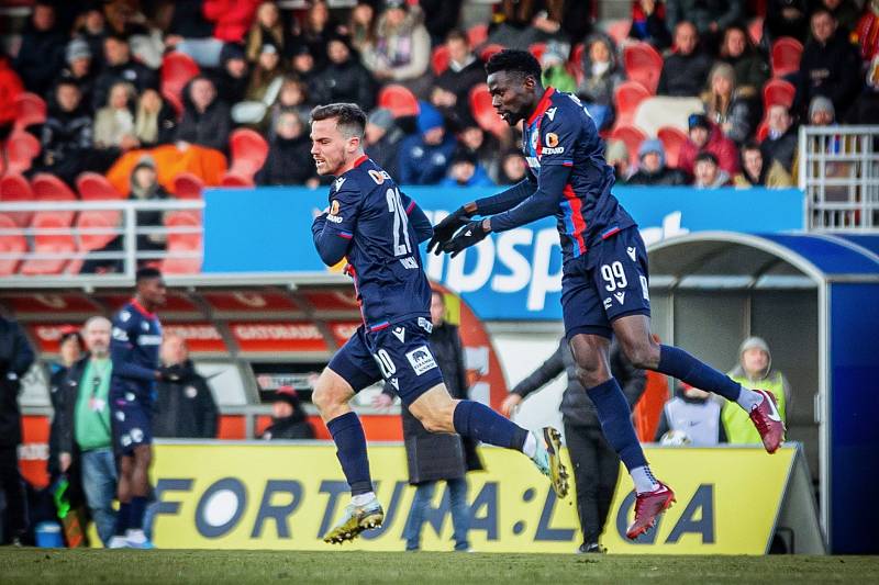 Fotbalisté Viktorie Plzeň urvali v Brně cenné vítězství nad Zbrojovkou (3:1).