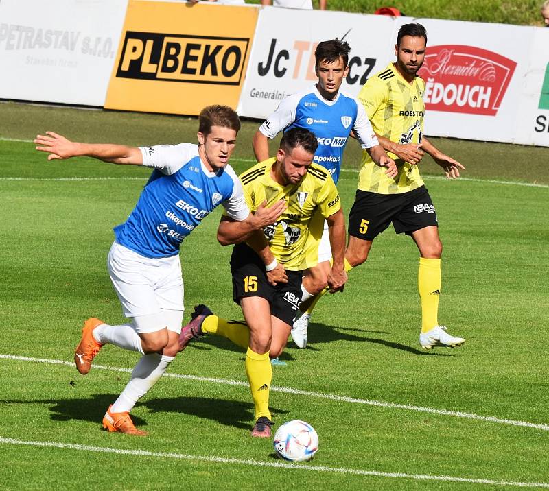 FC SILON Táborsko - FK ROBSTAV Přeštice (žlutí) 2:2.