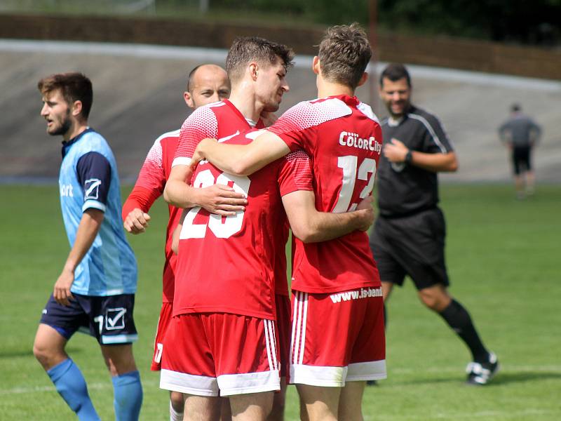 27. kolo FORTUNA divize A: SK Petřín Plzeň (červení) - ČLU Beroun 5:2.