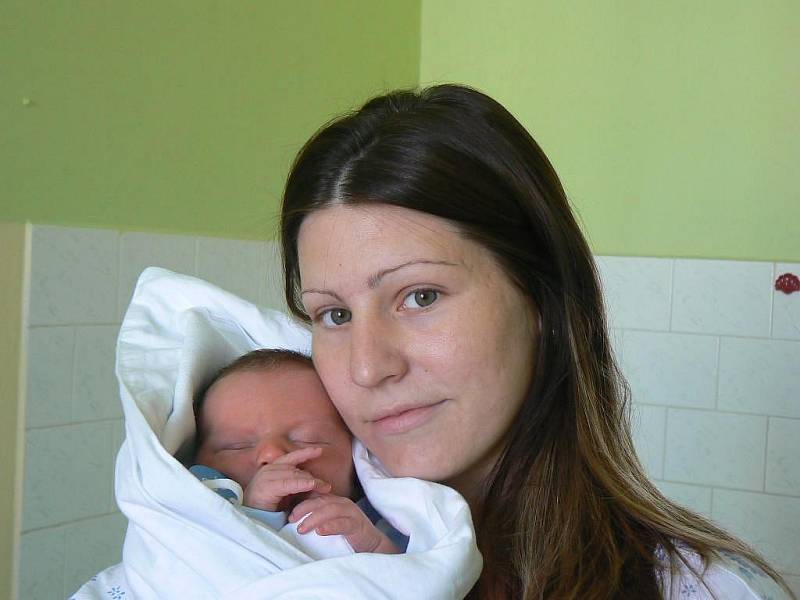 František Káža (3,30 kg, 50 cm) se narodil 17. 7. v 11.15 hod. v Mulačově nemocnici. Rodiče Veronika Kážová a František Sýkora z Plzně už doma mají dvaapůlletou Rosálku