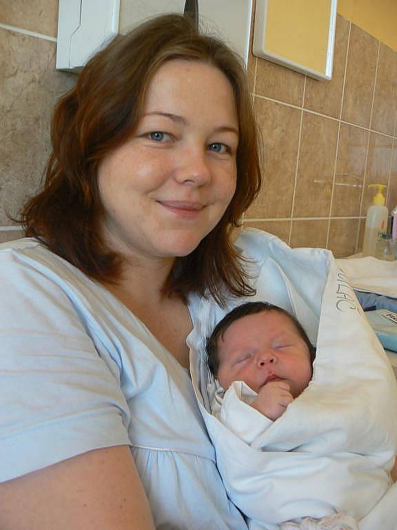 Ella (3,95 kg, 51 cm) je prvorozená dcera Silvie a Viktora  Grünerových z Plzně. Narodila se 16. 7. ve 20.55 hod. v Mulačově nemocnici