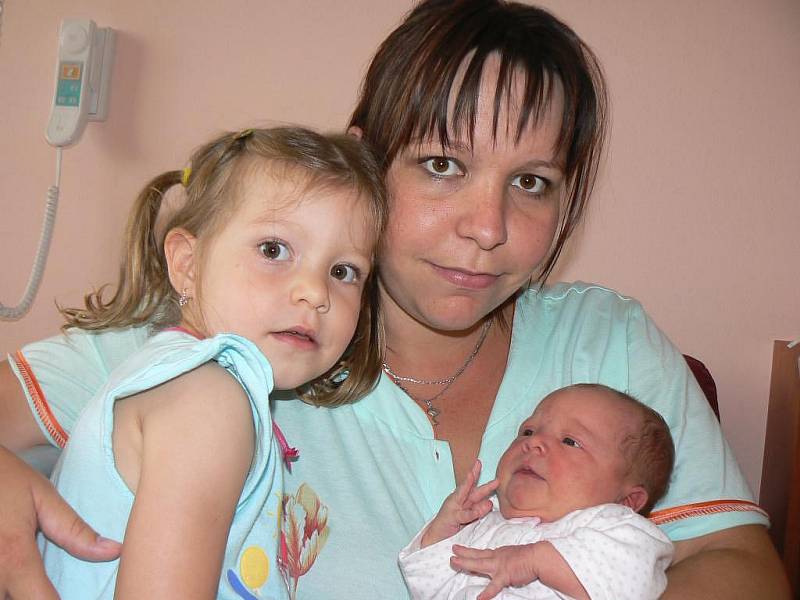 Janě a Petrovi Odehnalovým z Plzně se 18. 7. ve 22.27 hod. narodila ve FN druhá holčička, Renáta (3,72 kg, 50 cm). Doma už mají Helenku, která brzy oslaví své třetí narozeniny