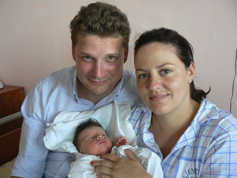 Chlapeček Šimon (4,80 kg, 53 cm) se narodil 18. července v 8.16 hod. ve FN v Plzni. Je prvorozeným synem Zuzany a Michala Švihlových z Dobřan