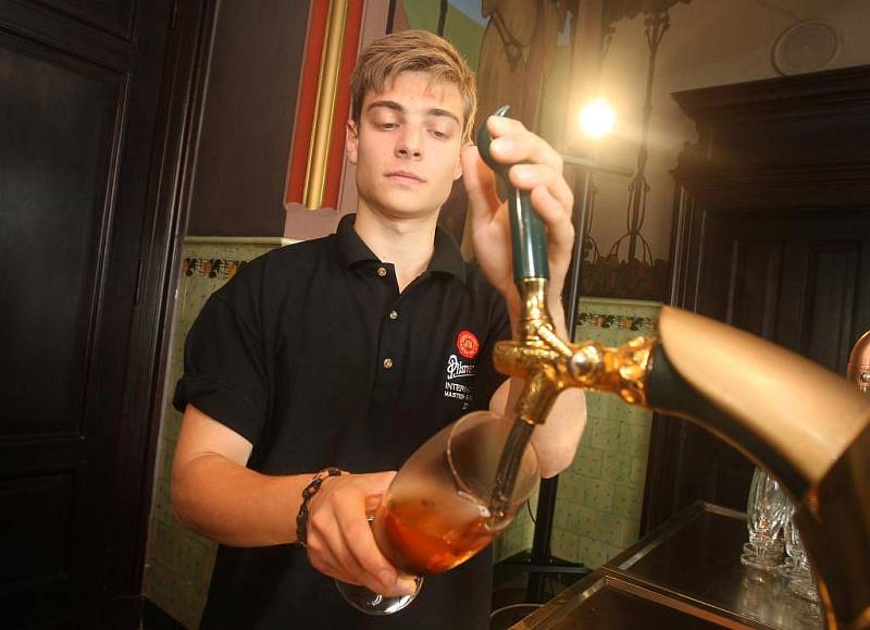 První část světového finále soutěže Master Bartender v Plzni