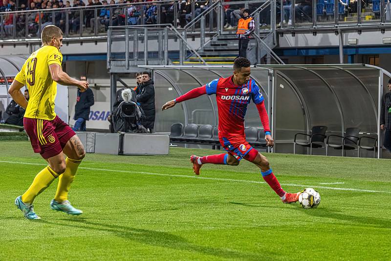 Série neporazitelnosti fotbalistů Viktorie Plzeň skončila po 35 zápasech, v sobotu prohráli v 15. kole FORTUNA:LIGY doma s pražskou Spartou 0:1.