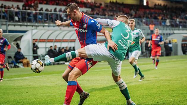 Fotbalisté Viktorie Plzeň se po čtyřech zápasech bez vítězství dočkali. V sobotu porazili doma v utkání plném zvratů Jablonec 3:2