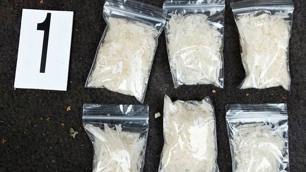 Policie zabavila zhruba 10 kilogramů drog