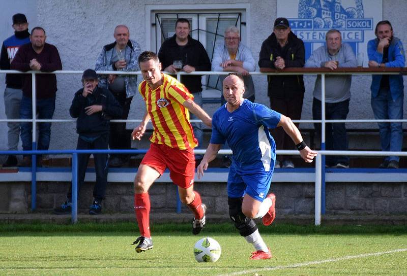 11. kolo I. B třídy (skupina B): TJ Sokol Štěnovice (na snímku fotbalisté v modrých dresech) - TJ Sokol Losiná 1:5 (1:4).