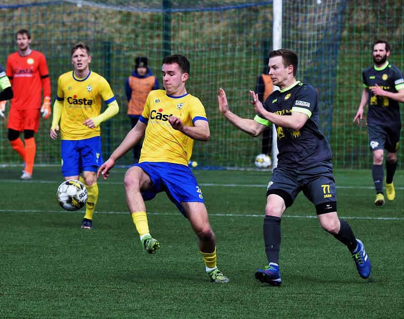 FORTUNA ČFL, skupina A (18. kolo): FC Písek - FK ROBSTAV Přeštice (na snímku fotbalisté v tmavých dresech) 1:1.