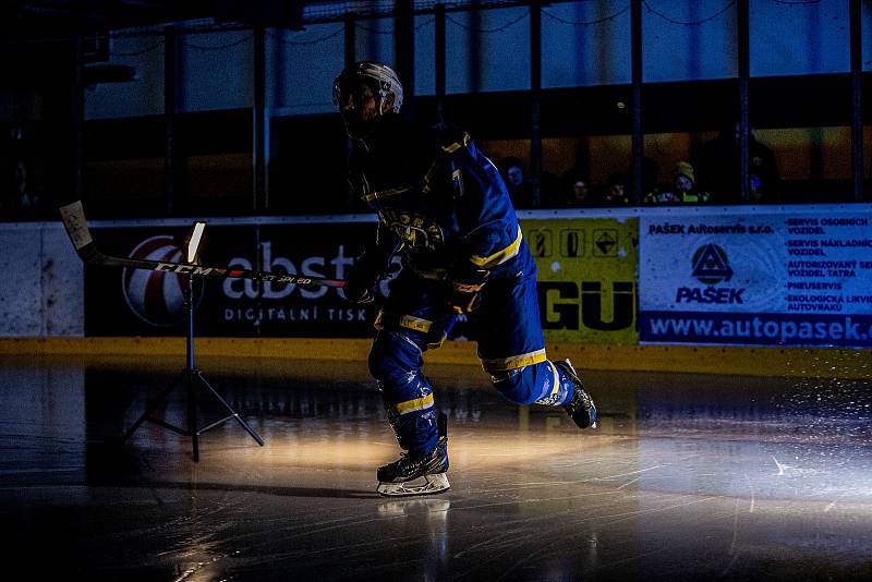 HC Meteor Třemošná (modří) vs. HC Rokycany 4:3 (2. finále play-off krajské hokejové ligy).