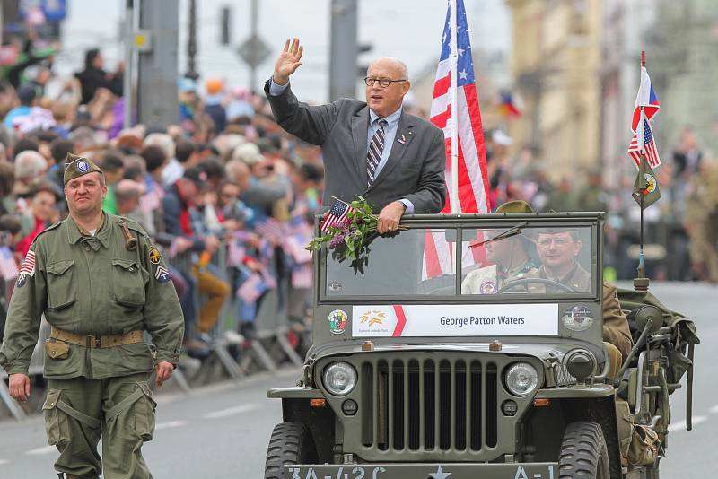 Nedělní přehlídkou Convoy of Liberty vyvrcholily Slavnosti svobody v Plzni. 