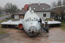 Zkompletovaný Tupolev Tu-104 ve zručském Air parku