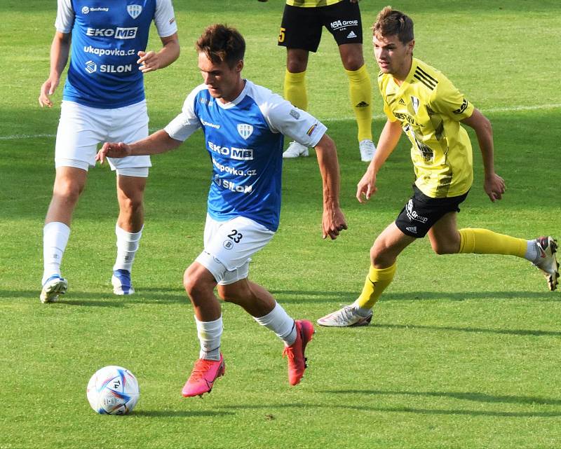 FC SILON Táborsko - FK ROBSTAV Přeštice (žlutí) 2:2.