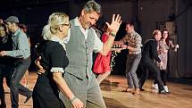 Vyznavači tanečních stylů lindy hop, charleston, blues nebo i burlesque se sešli na tanečním víkendu Lindy Hop Herbst Camp v plzeňském Depu 2015. Festival nabídl 30 lekcí různých tanců s lektory z 5 zemí a také tři večírky s živou hudbou.