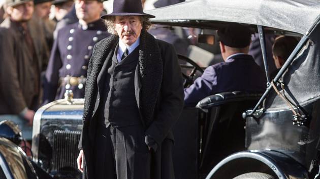 V Plzni natáčel slavný oscarový herec Geoffrey Rush, který v seriálu ztvární geniálního fyzika Alberta Einsteina.